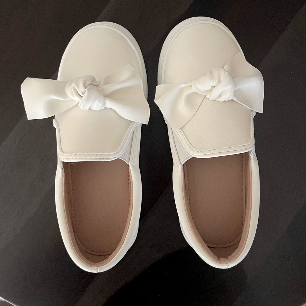 Toddler girls white loafers with bows sz 29